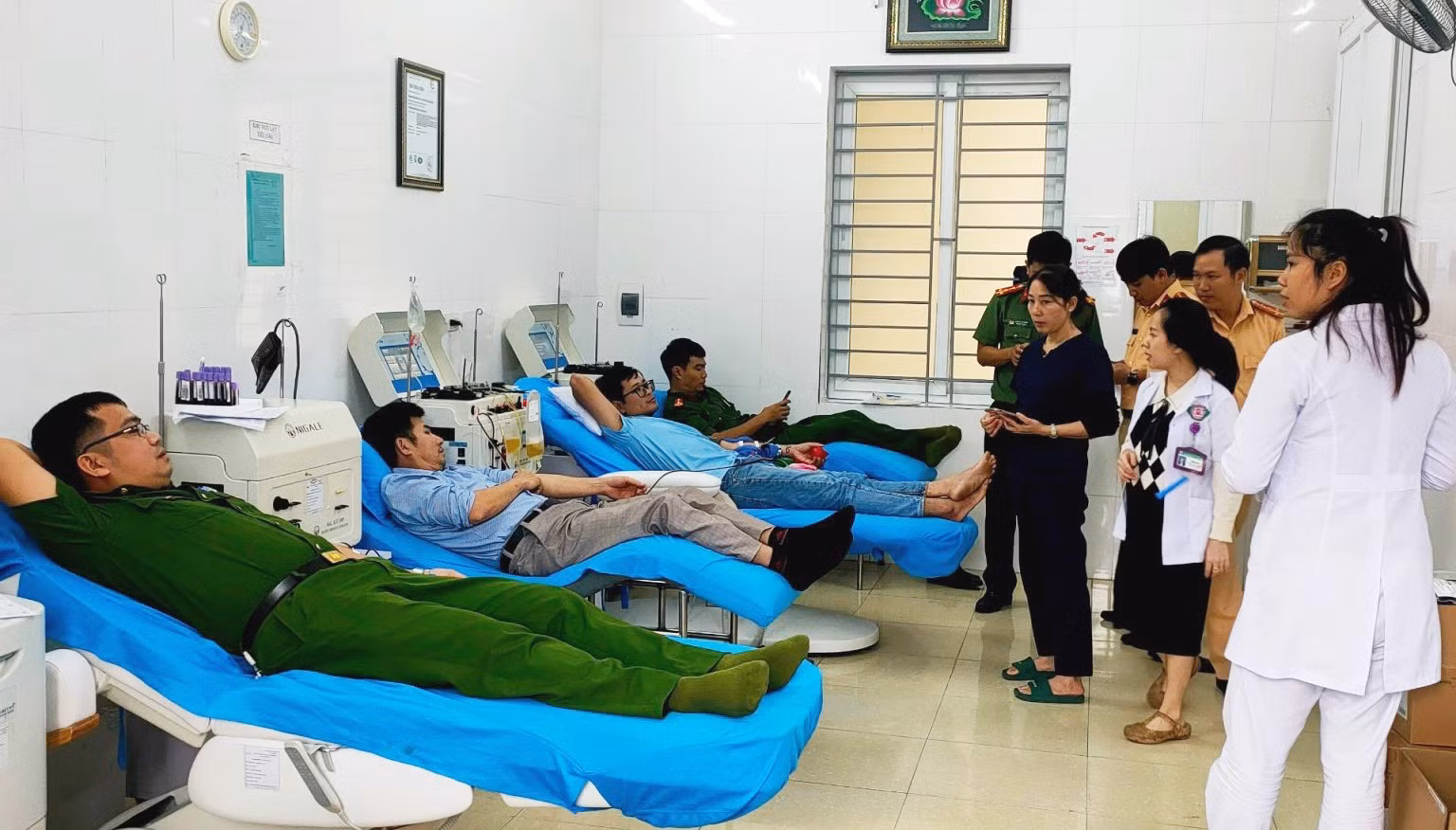 Nỗ lực cứu chữa Thượng úy công an xã bị thương khi làm nhiệm vụ -0