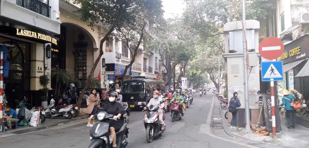 1-đầu phố cầu gỗ.jpg -0