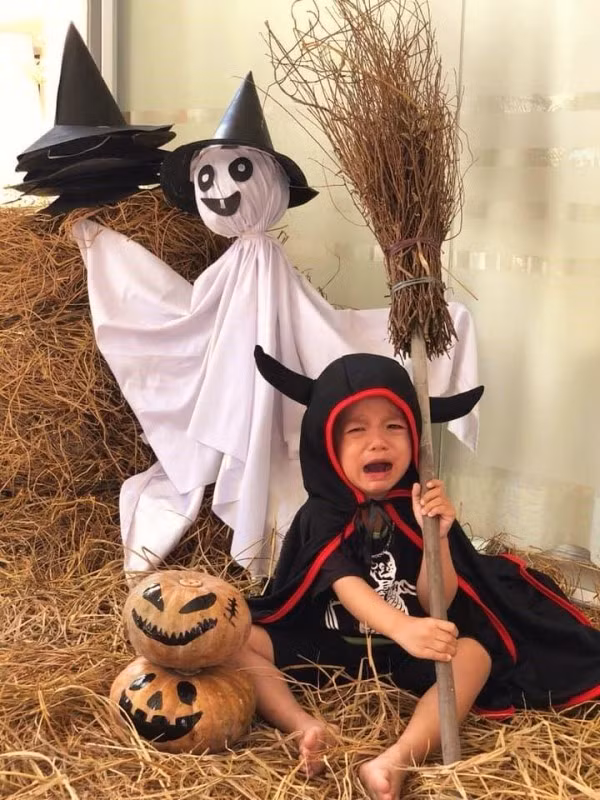 nhiều em nhỏ cảm thấy sợ hãi khi mình bắt buộc phải tham gia lễ hội halloween cho thấy không thể thụ hưởng văn hóa một cách thụ động-ảnh báo sức khỏe đời sống.jpg -1