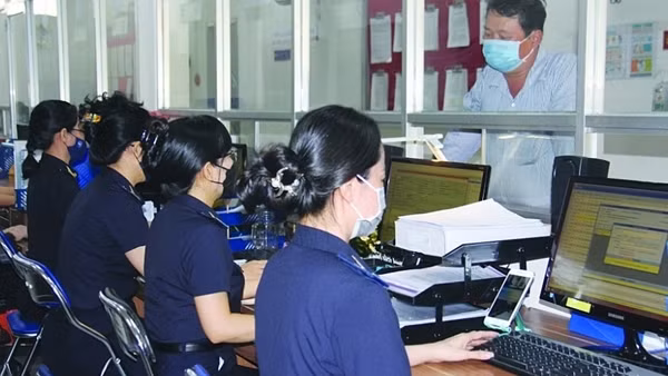 Cưỡng chế Công ty Thế Giới nước hoa vì nợ thuế hơn 8 tỷ đồng