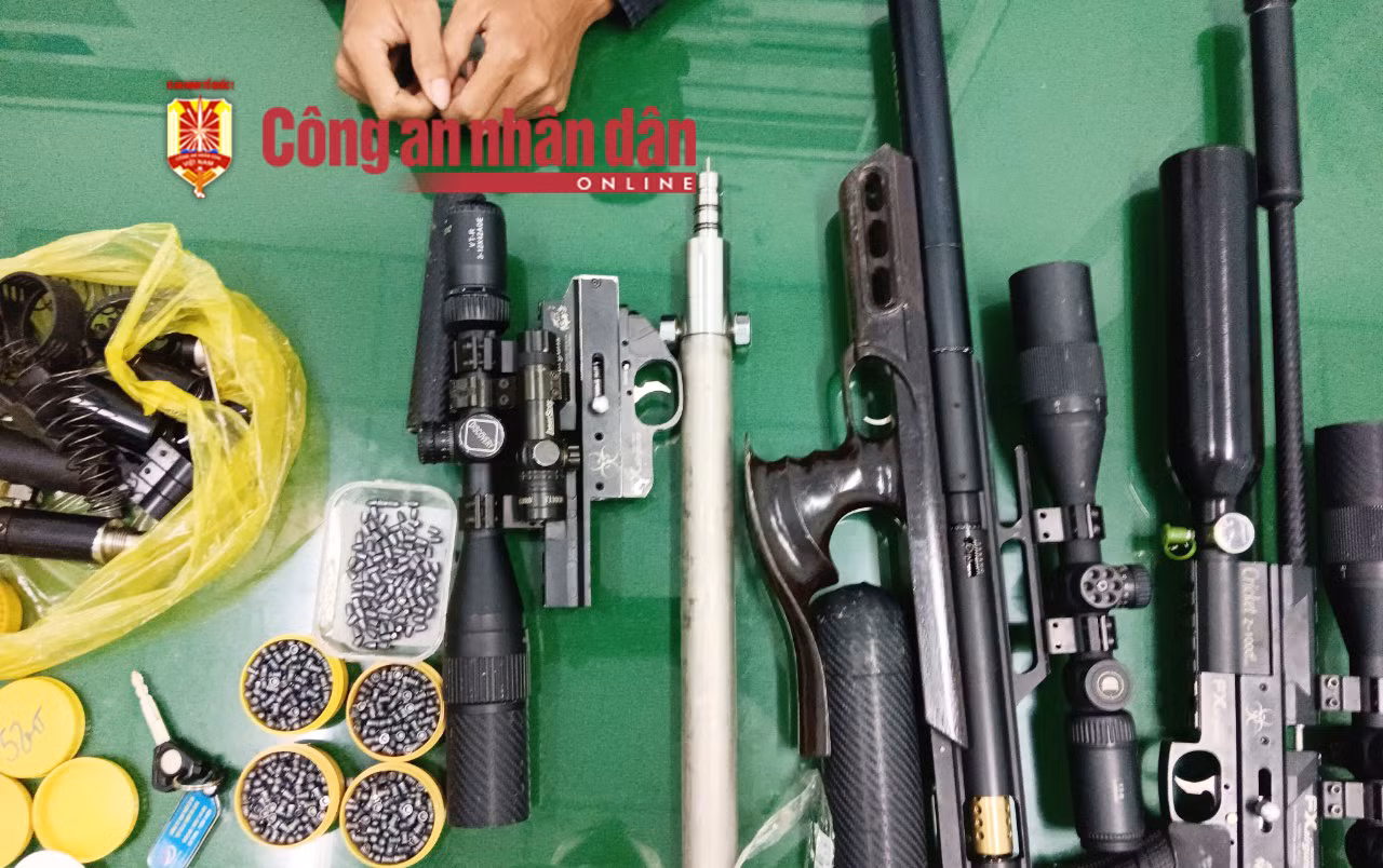 Phát hiện 3 đối tượng tàng trữ 5 khẩu súng hơi -0
