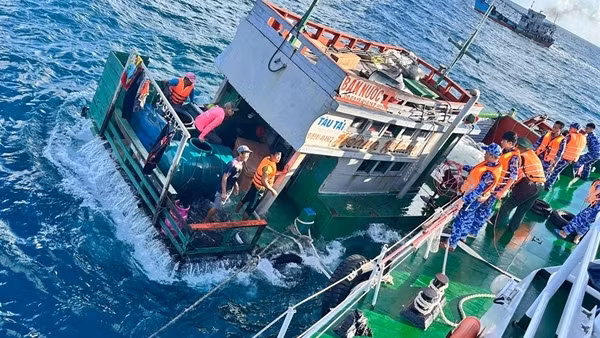 Tăng cường tìm kiếm cứu nạn, cứu hộ trên biển