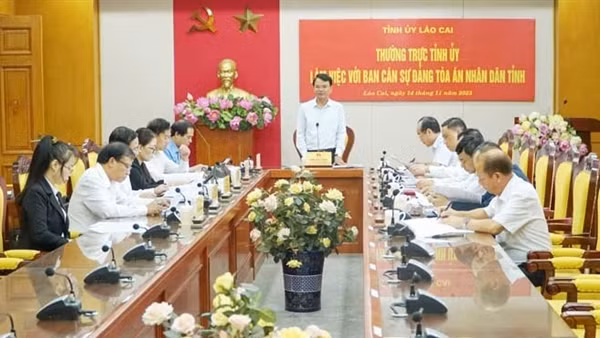 Bí thư Tỉnh ủy Lào Cai chủ trì buổi làm việc giữa Thường trực Tỉnh ủy với Ban Cán sự Đảng Tòa án nhân dân tỉnh