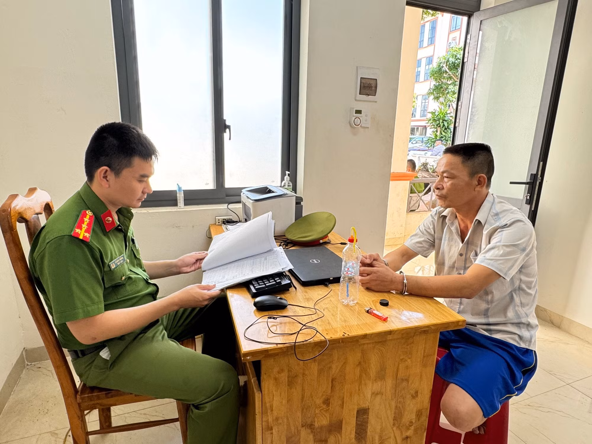 Bắt con nghiện mang 4 tiền án -0