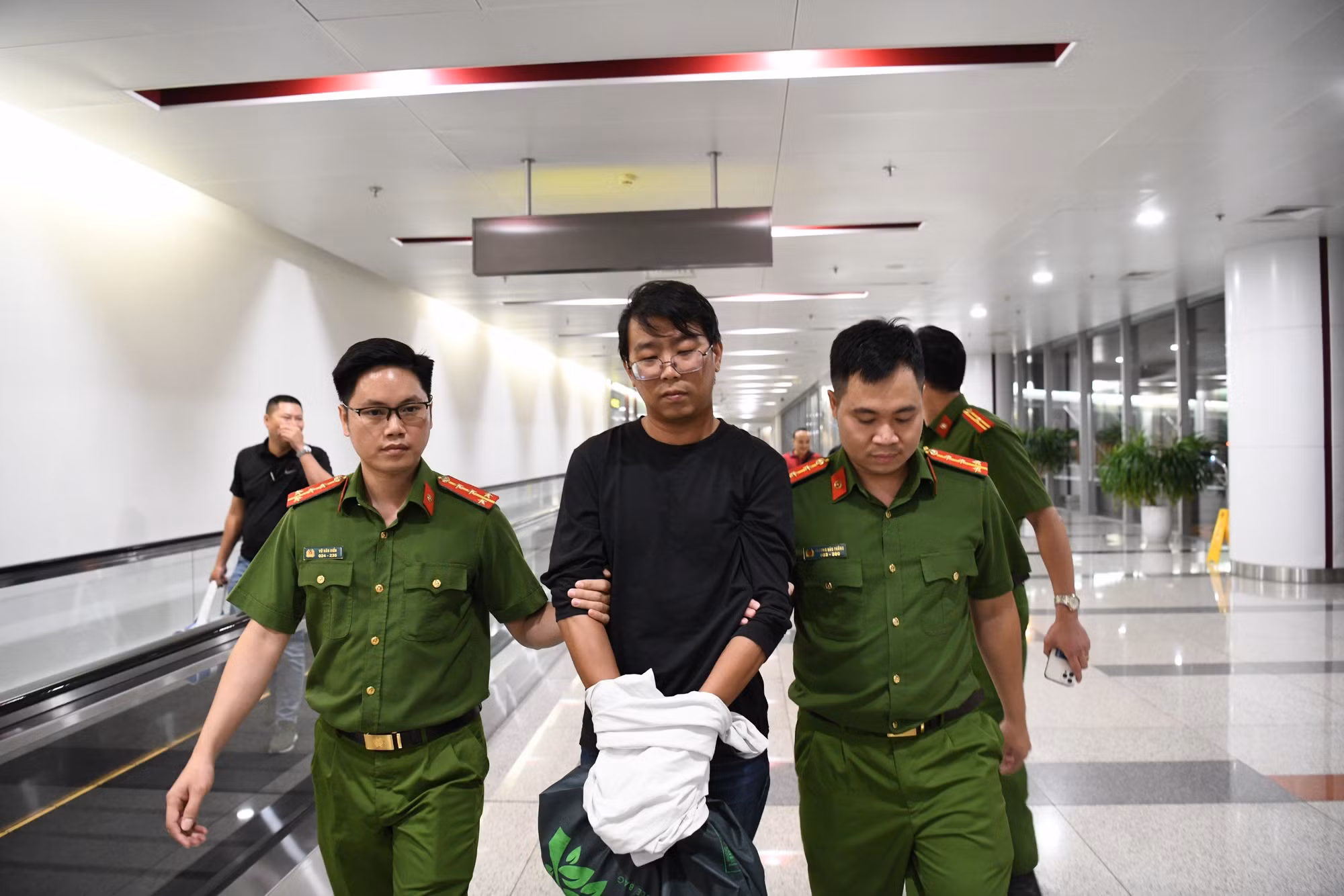 Bắt giữ đối tượng mua bán, sản xuất trái phép chất ma túy trốn sang Thái Lan -0