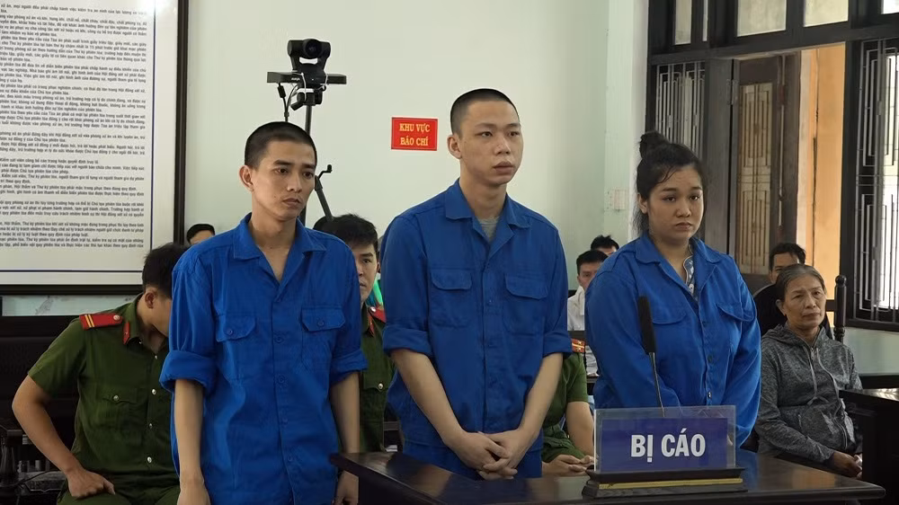 Mua ma túy từ biên giới về Huế bán, 1 bị cáo lãnh án tử hình và 2 bị cáo lãnh 40 năm tù -0