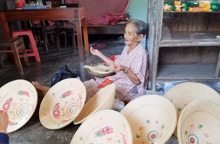 Nón ngựa miền di sản -0