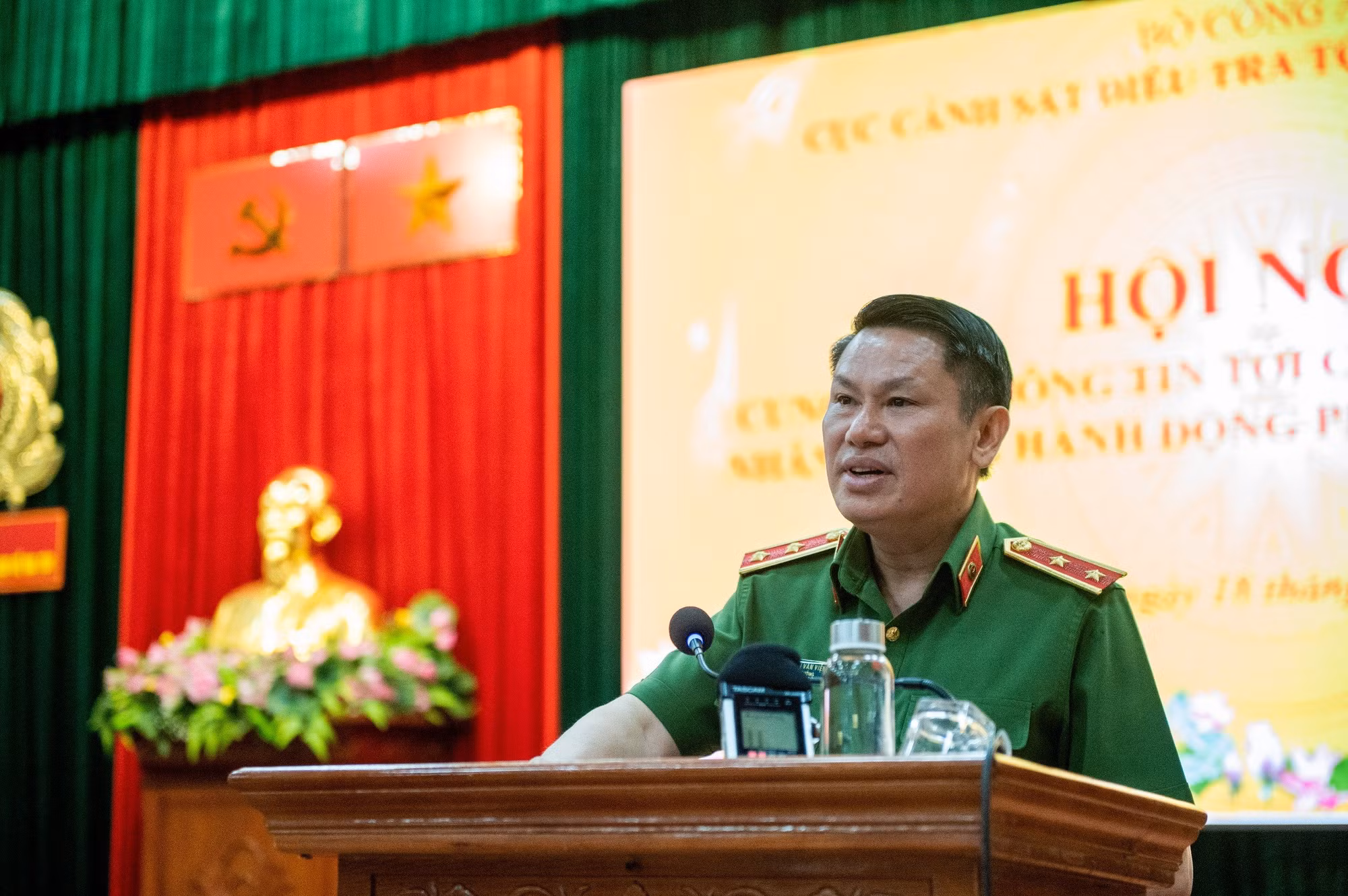 Khen thưởng tập thể có thành tích xuất sắc trong đấu tranh các chuyên án ma túy -0