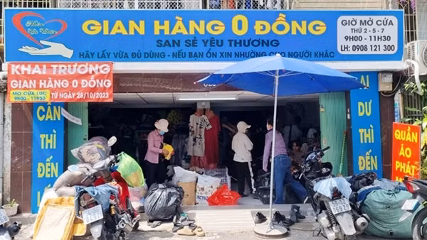 Ấm áp “gian hàng 0 đồng” ở cư xá Thanh Đa