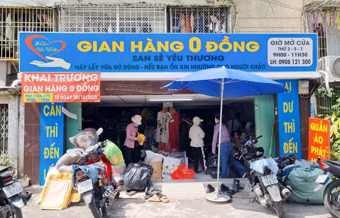 Ấm áp “gian hàng 0 đồng” ở cư xá Thanh Đa -0