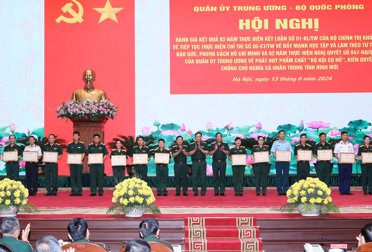 Tự giác học tập và làm theo Bác bằng những việc làm cụ thể, thiết thực hằng ngày -0