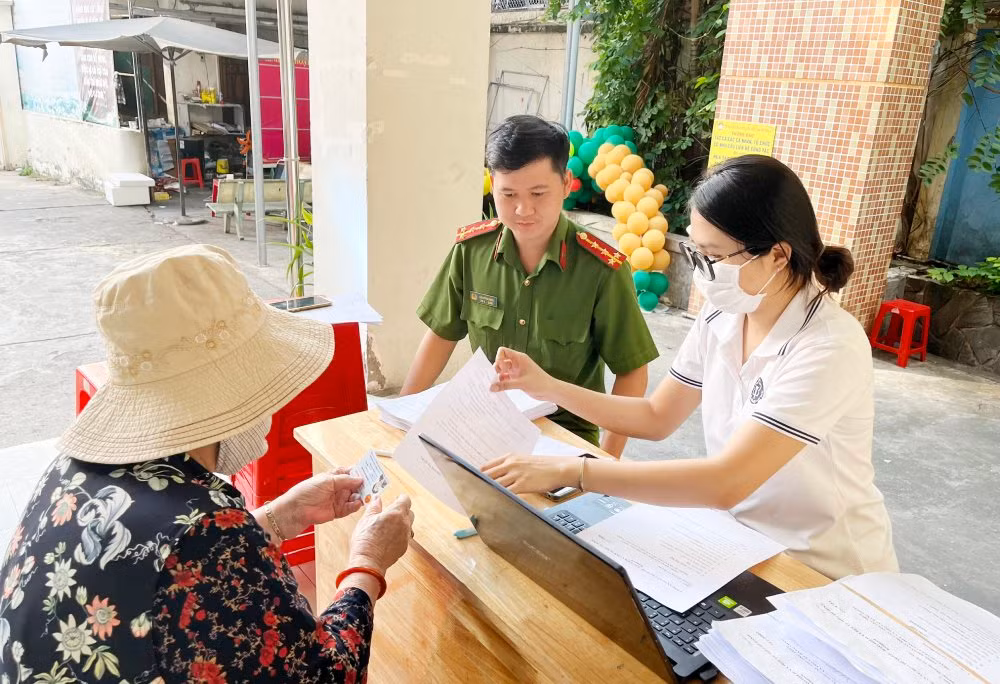 Truyền thông thanh toán lương hưu, trợ cấp BHXH không dùng tiền mặt ở miền núi -0