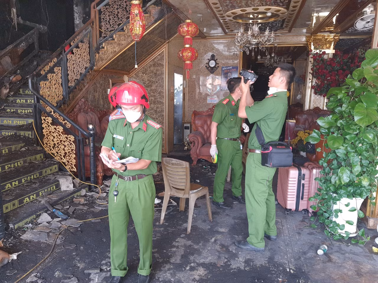 Khởi tố thêm 2 bị can trong vụ cháy quán karaoke An Phú -0