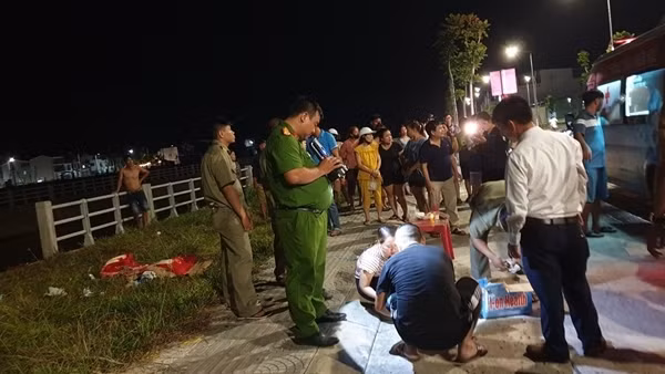 Vui chơi gần kênh sinh thái, 2 cháu bé đuối nước, tử vong