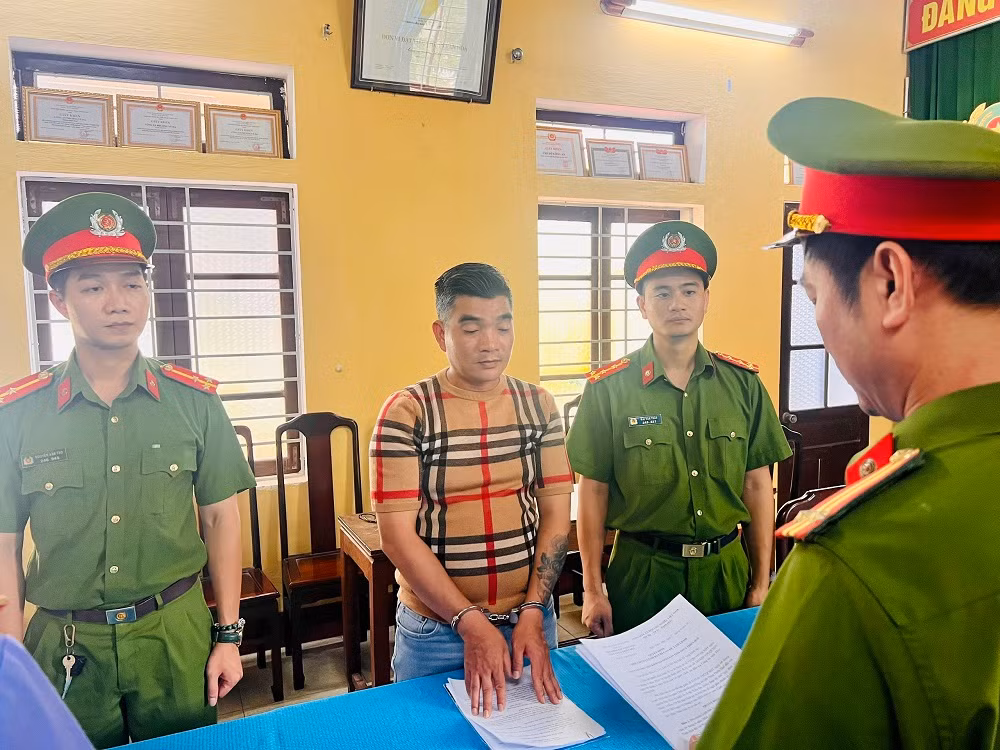Lừa thuê ô tô đưa đi cầm cố -0