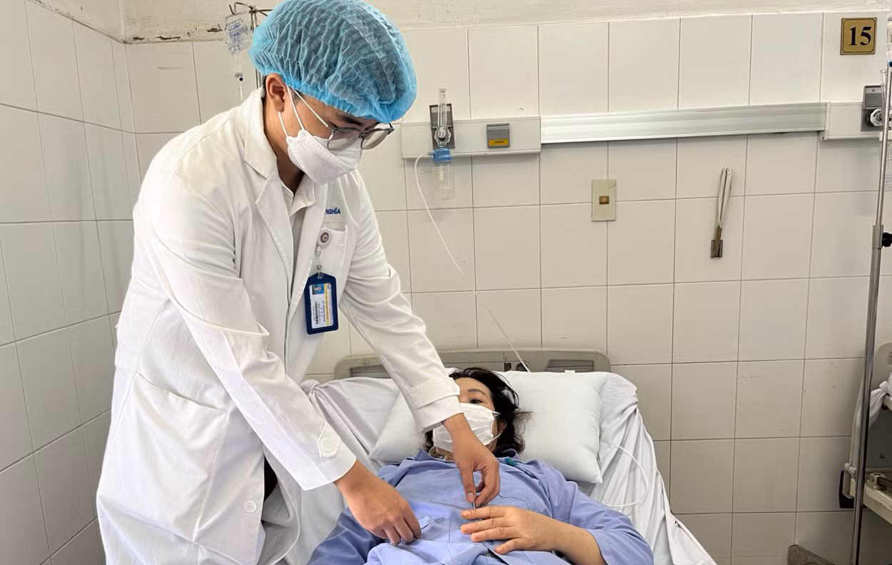 Truyền 35 đơn vị máu cứu sống bệnh nhân xuất huyết ruột non đặc biệt hiếm gặp -0