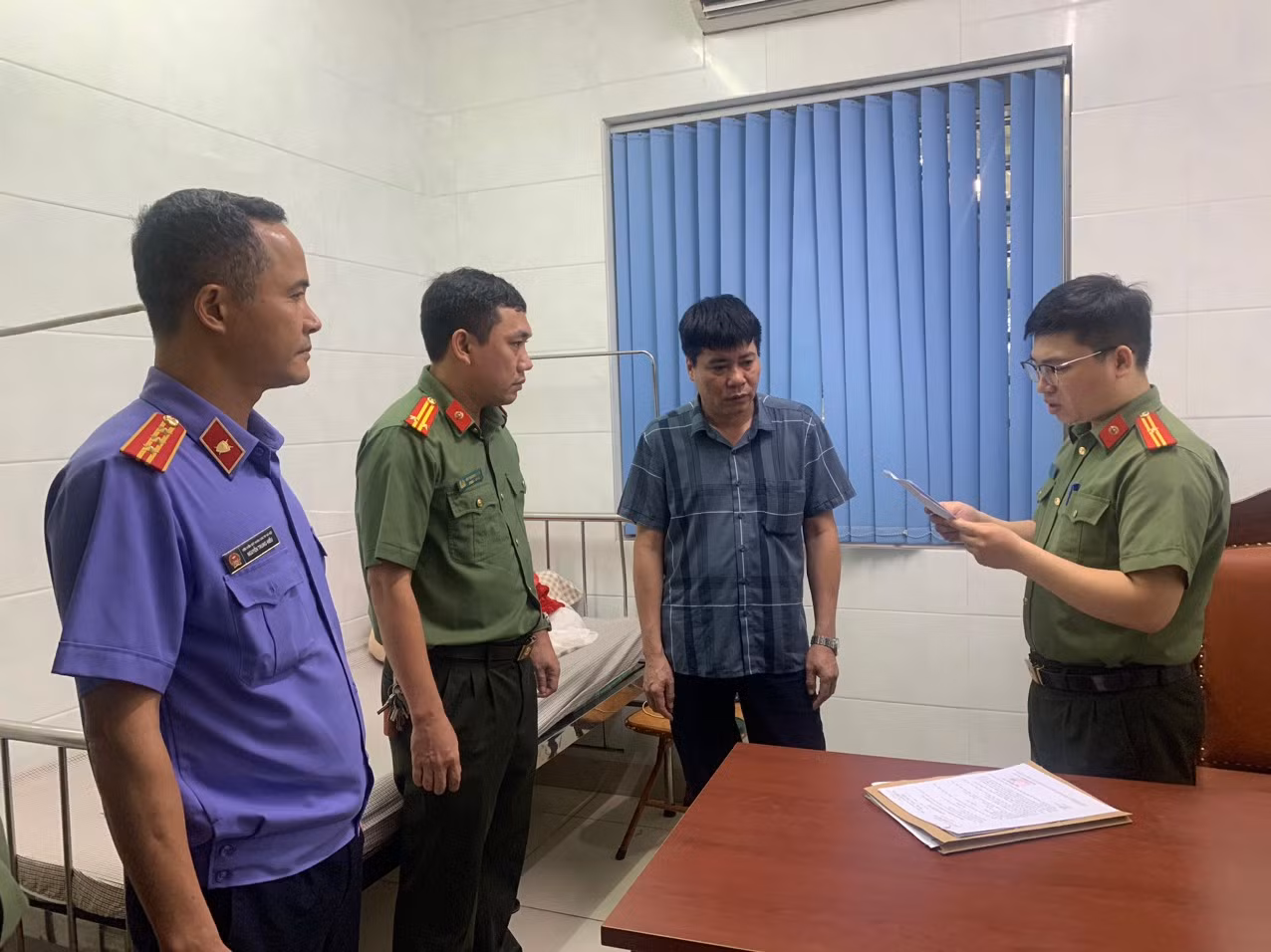 Bắt tạm giam Trưởng khoa Điều trị bắt buộc - Bệnh viện Tâm thần Trung ương I về tội 