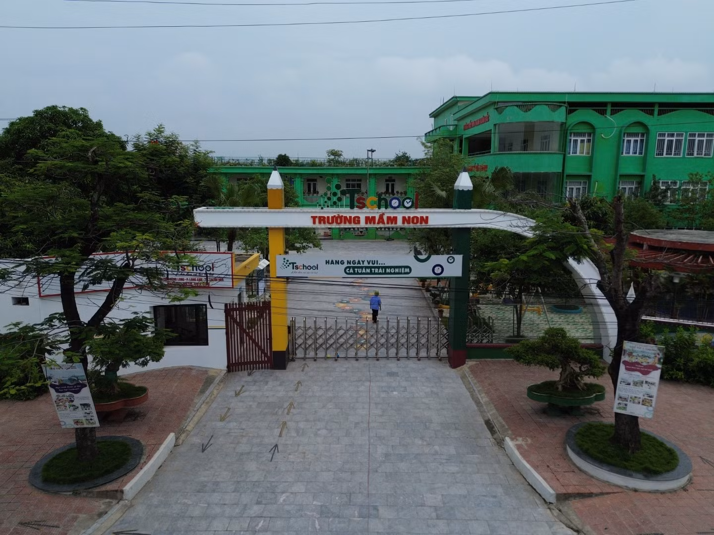 Cửa hàng VLXD sai phép “tàng hình” trước cổng UBND phường -0