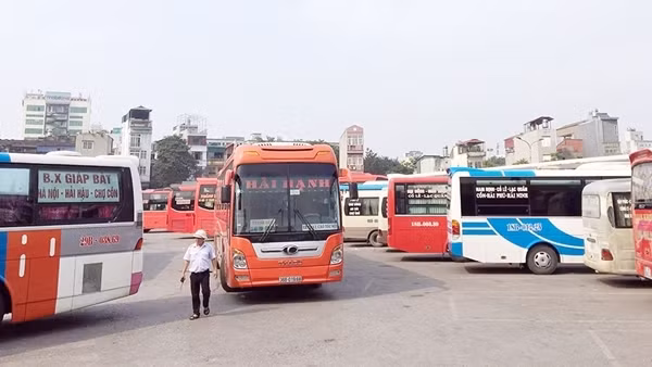 Xe hợp đồng không vào bến, quản lý thuế bằng cách nào?
