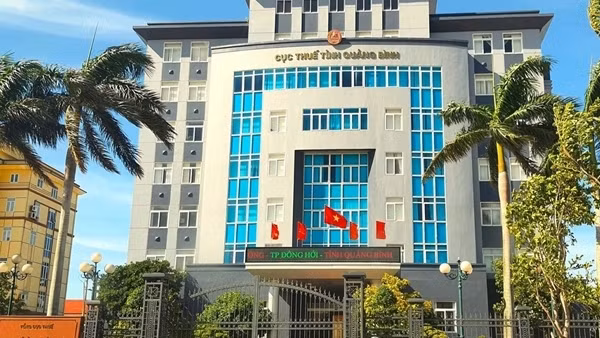 Tạm hoãn xuất cảnh 55 chủ doanh nghiệp vì nợ thuế