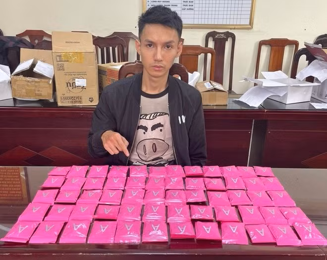 Kiểm tra căn hộ chung cư phát hiện đối tượng mua, bán thuốc lá điện tử chứa tinh dầu cần sa -0