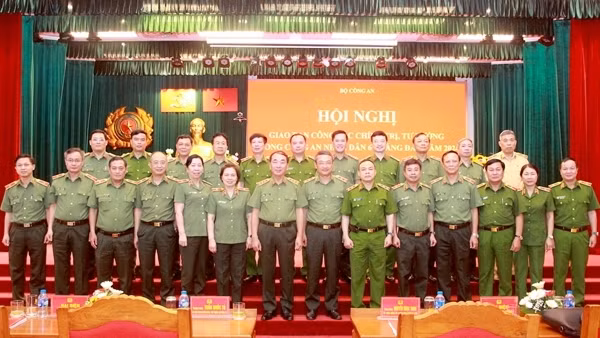 Coi trọng và đổi mới tư duy về công tác chính trị, tư tưởng trong CAND