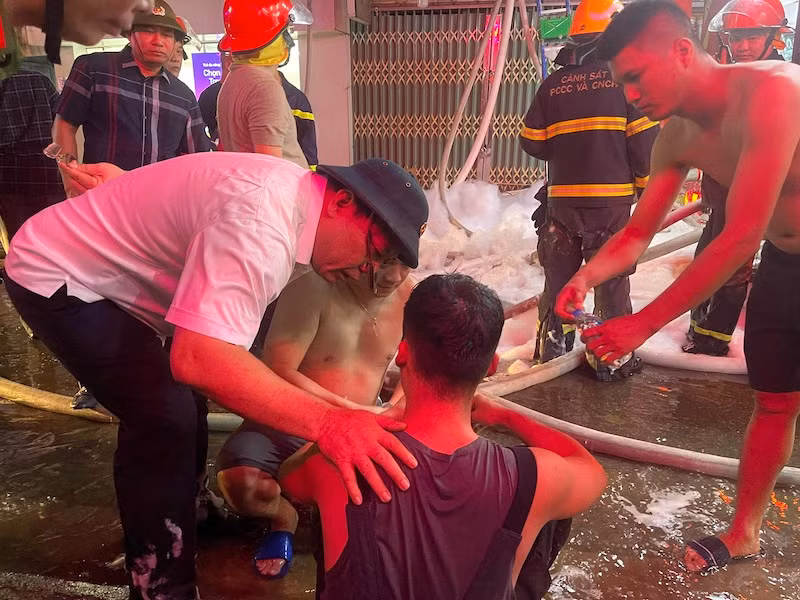 4 người tử vong trong đám cháy xảy ra tại nhà số 207, đường Định Công Hạ, Hoàng Mai, Hà Nội. -1