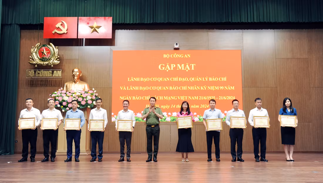 Nhiều tác phẩm báo chí chất lượng để lại tình cảm sâu đậm trong lòng nhân dân và CBCS CAND -0