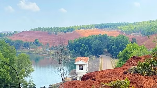 Các khu tái định cư của đường cao tốc gặp khó do vướng quy hoạch khai thác bauxite