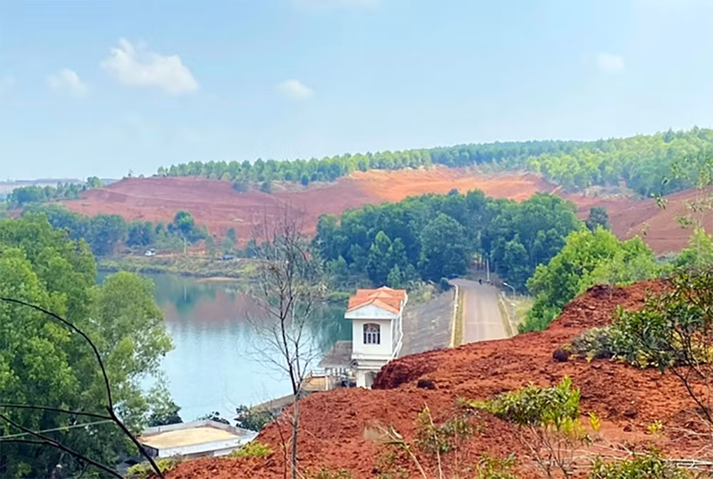 Các khu tái định cư của đường cao tốc gặp khó do vướng quy hoạch khai thác bauxite -0