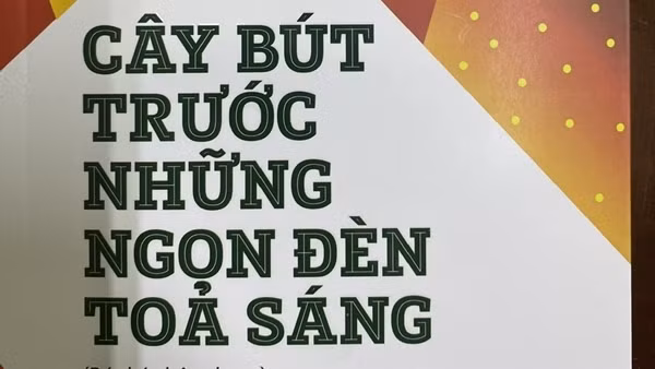 Nhà văn Đoàn Minh Tuấn ra mắt sách “Cây bút trước những ngọn đèn tỏa sáng”
