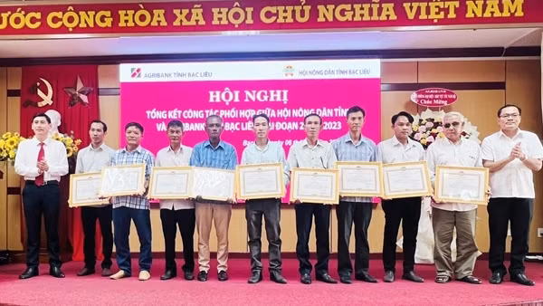 Agribank Bạc Liêu phối hợp Hội Nông dân tỉnh tổng kết hoạt động cho vay qua tổ&nbsp;giai đoạn 2022-2023
