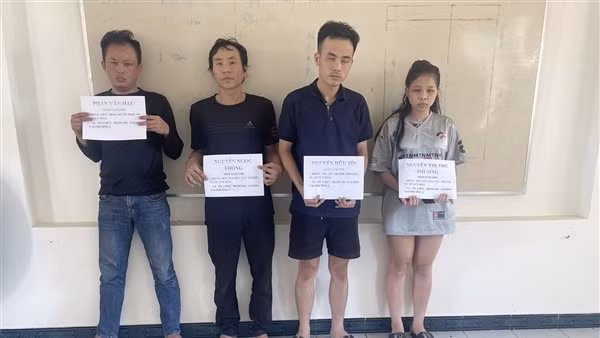 Liên tiếp bắt quả tang 2 nhóm nam nữ rủ nhau bày "tiệc ma túy”