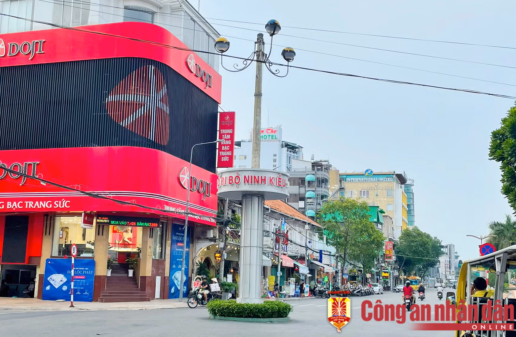 Bất ngờ từ các hạng mục đã đầu tư trước khi đấu giá của Tuyến phố đi bộ Ninh Kiều -0