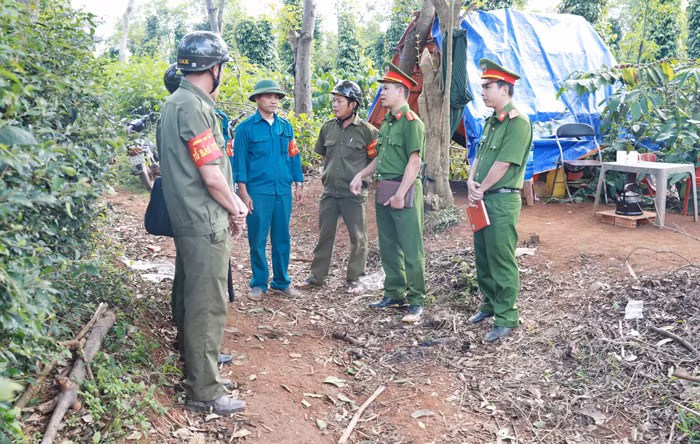 Bài 2: Những con người tận tụy với nghề -0