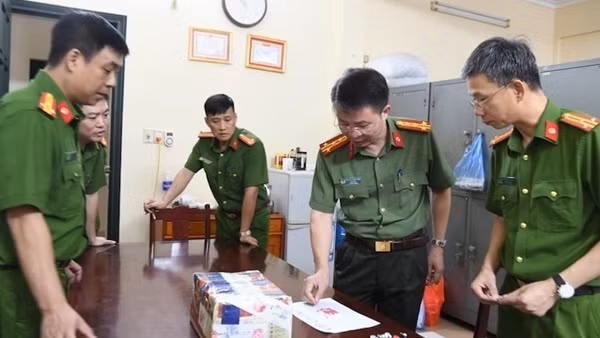 Bắt giữ 12 đối tượng trong đường dây mua bán trên 35 kg ma tuý