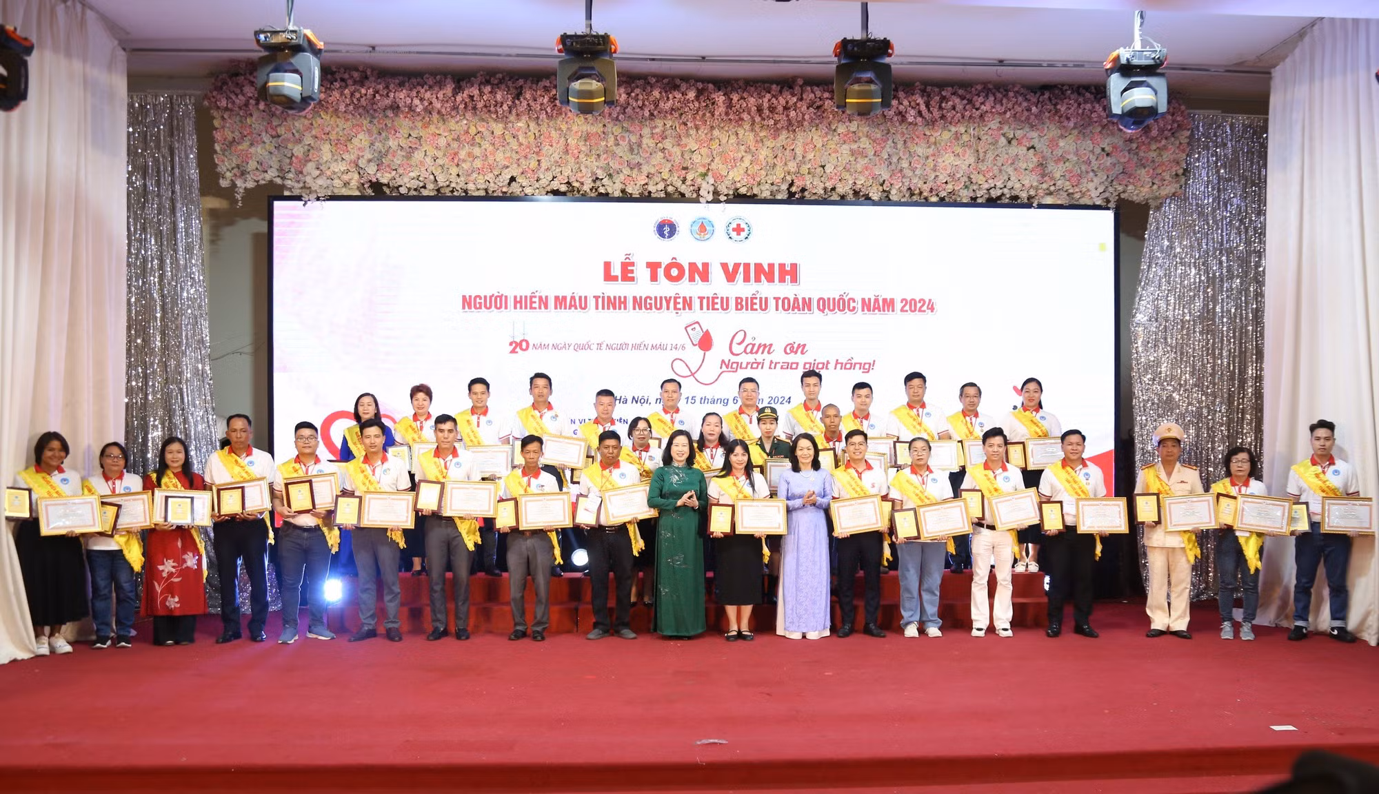 Tôn vinh 100 tấm gương hiến máu tiêu biểu toàn quốc năm 2024 -0