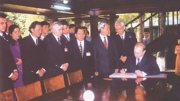 Dấu ấn trong 4 lần Tổng thống Vladimir Putin tới Việt Nam