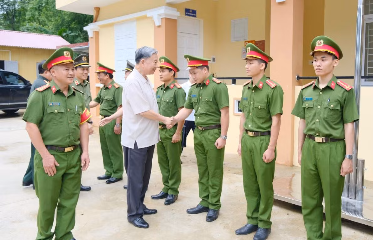 Chủ tịch nước Tô Lâm thăm Công an xã Trường Hà, huyện Hà Quảng -0