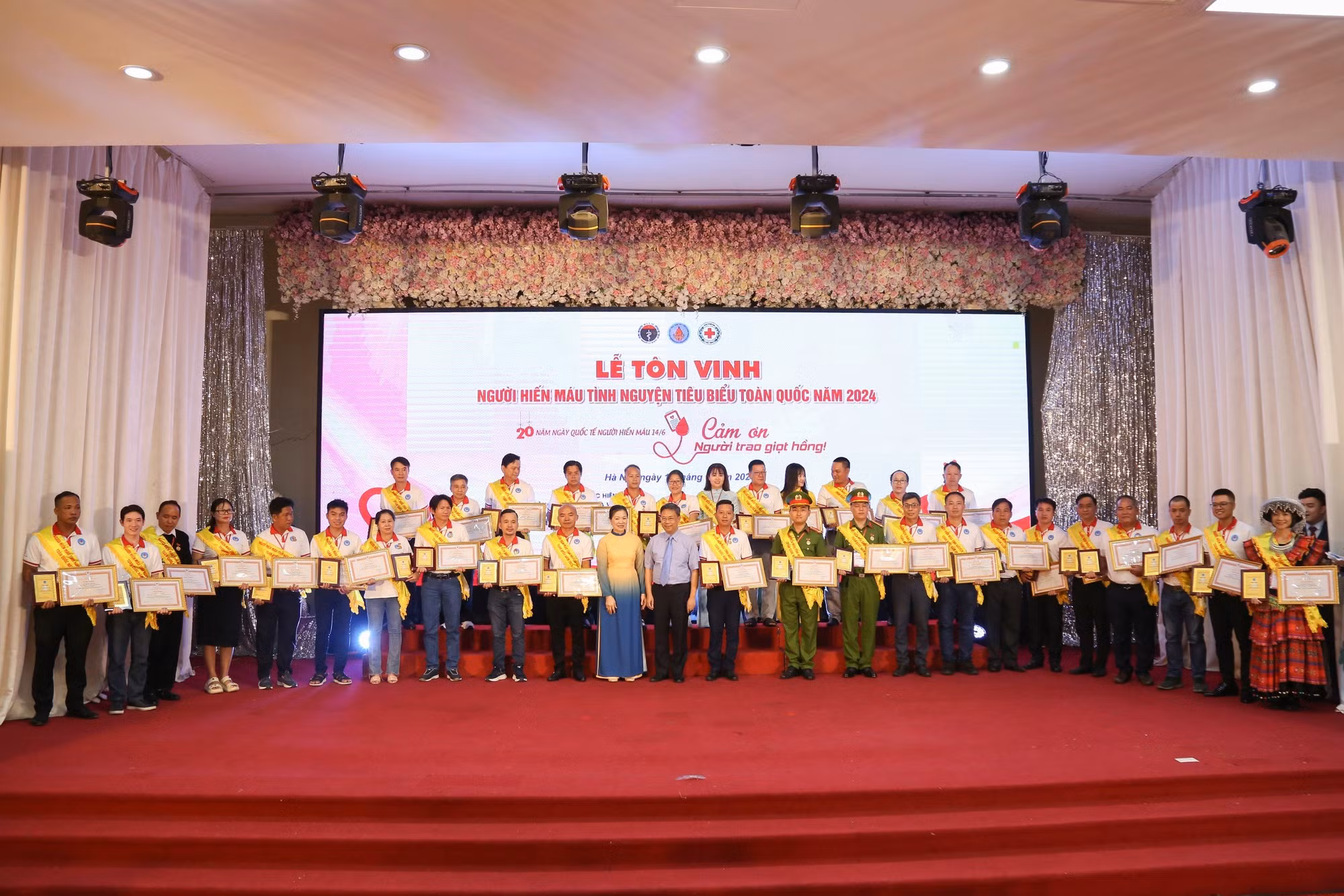 Tôn vinh 100 tấm gương hiến máu tiêu biểu toàn quốc năm 2024 -0