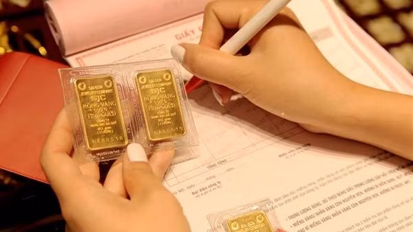 Xử lý nghiêm việc mua, bán vàng miếng của các cửa hàng không có giấy phép kinh doanh
