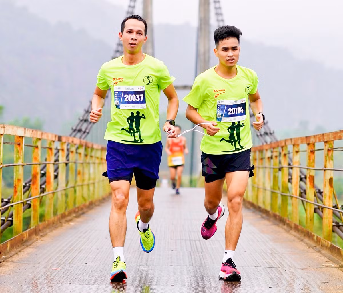Những bước chạy xé bóng tối -0