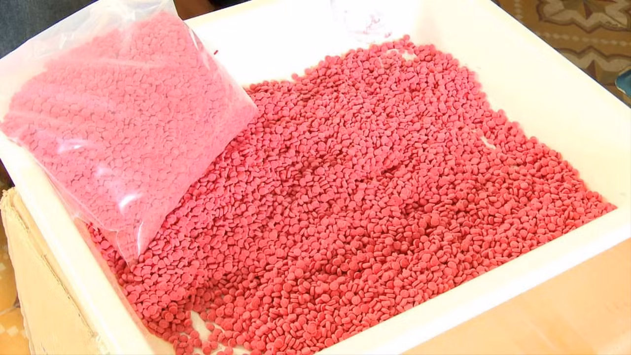 Đang mua bán trái phép 24.000 viên ma túy thì bị tóm -0