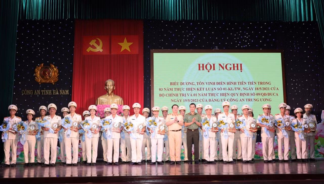 Tôn vinh 62 tập thể, cá nhân điển hình tiên tiến Công an tỉnh Hà Nam -0