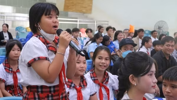 Lắng nghe trẻ em nói về các vấn đề của trẻ em