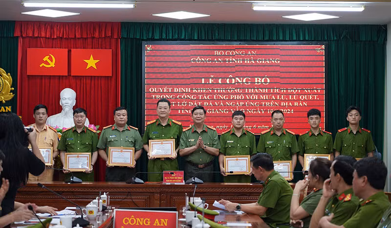 khen-thuong-4.jpg -0