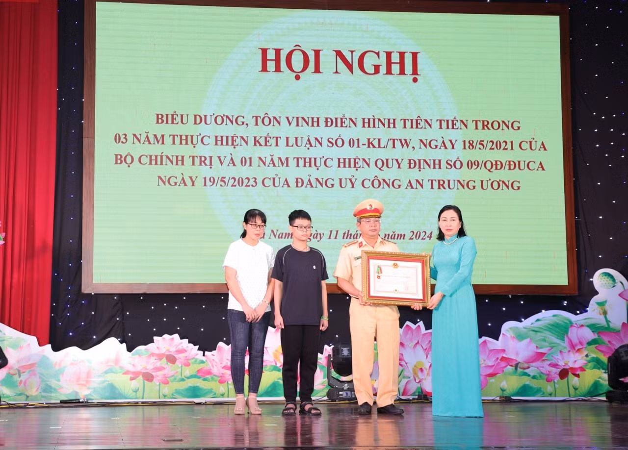 Tôn vinh 62 tập thể, cá nhân điển hình tiên tiến Công an tỉnh Hà Nam -0