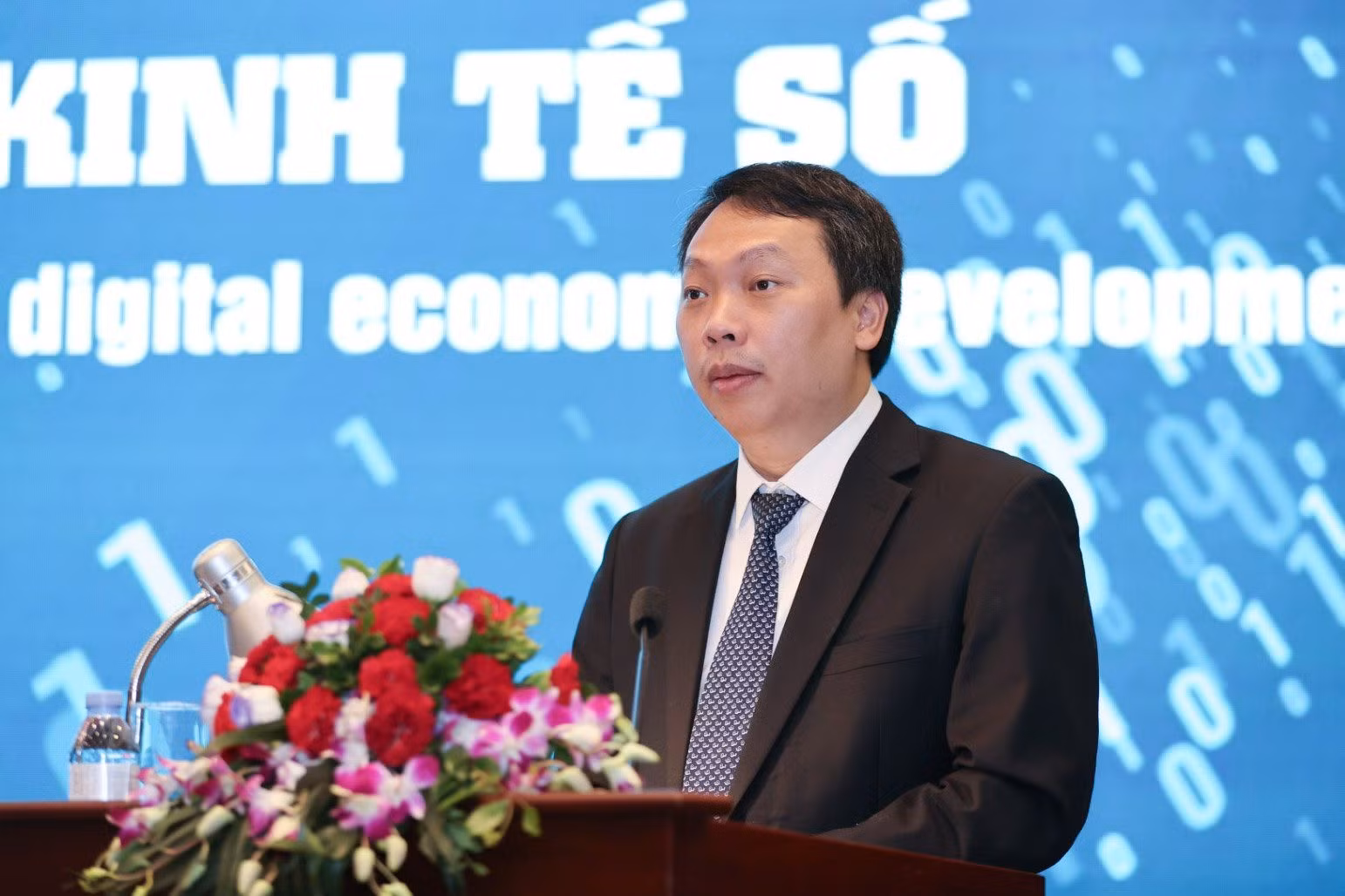 Kinh tế báo chí truyền thông đang đối mặt với nhiều thách thức -0