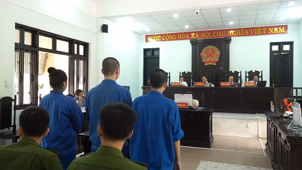 Mua ma túy từ biên giới về Huế bán, 1 bị cáo lãnh án tử hình và 2 bị cáo lãnh 40 năm tù -0