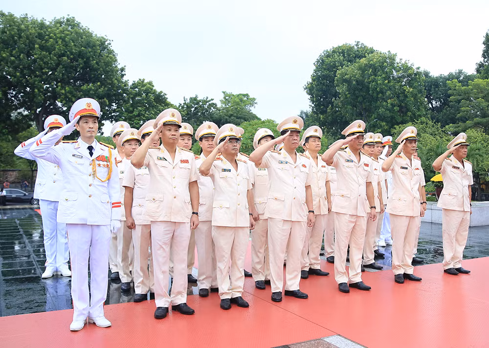 Lãnh đạo Đảng, Nhà nước, Bộ Công an viếng Chủ tịch Hồ Chí Minh và các Anh hùng liệt sĩ -1